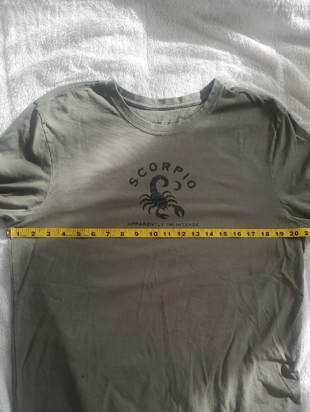 Life Is Good Women's Olive Green 'Scorpio' Short Sleeve Tee - Picture 5 of 7